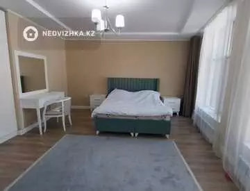 4-комнатная квартира, этаж 2 из 8, 131 м²