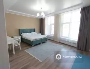 4-комнатная квартира, этаж 2 из 8, 131 м²