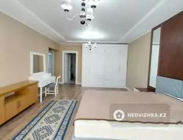 4-комнатная квартира, этаж 2 из 8, 131 м²