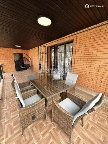 5-комнатный дом, 8 соток, 250 м²