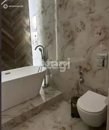 2-комнатная квартира, этаж 12 из 21, 65 м², на длительный срок