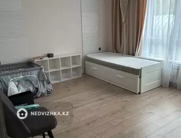 3-комнатная квартира, этаж 2 из 3, 80 м², на длительный срок