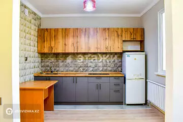 2-комнатная квартира, этаж 9 из 12, 61 м², на длительный срок