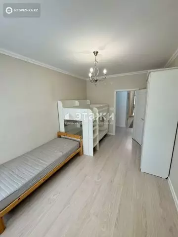 2-комнатная квартира, этаж 4 из 15, 82 м², на длительный срок