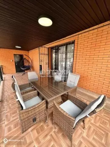 5-комнатный дом, 7 соток, 250 м²
