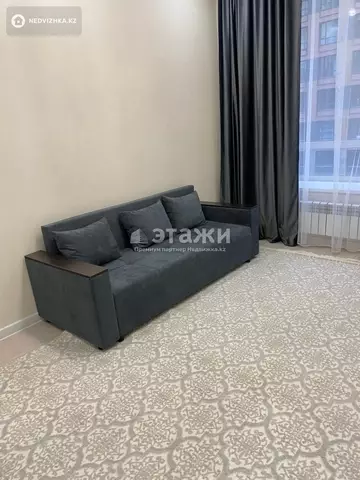 1-комнатная квартира, этаж 4 из 10, 37 м²