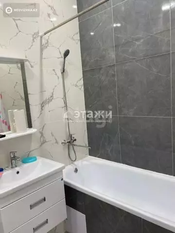 1-комнатная квартира, этаж 4 из 10, 37 м²