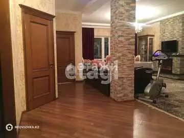 4-комнатная квартира, этаж 14 из 37, 180 м²