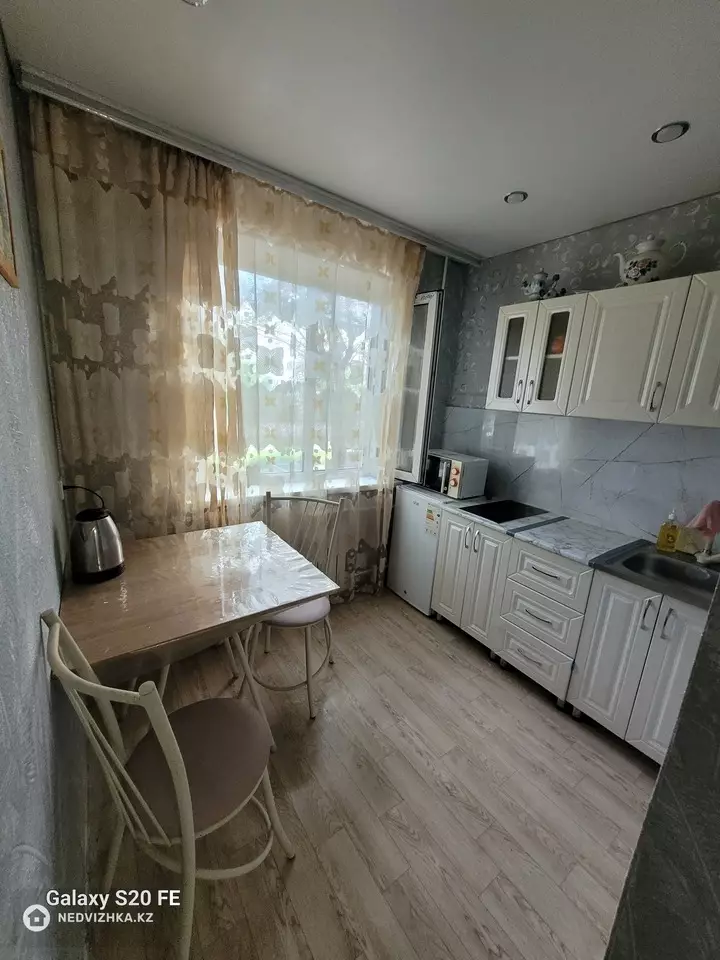 30 м², 1-комнатная квартира, этаж 2 из 5, 30 м², посуточно, изображение - 1