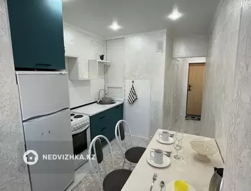 1-комнатная квартира, этаж 3 из 12, 35 м², посуточно