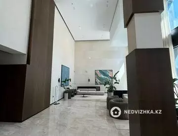 4-комнатная квартира, этаж 3 из 18, 300 м²