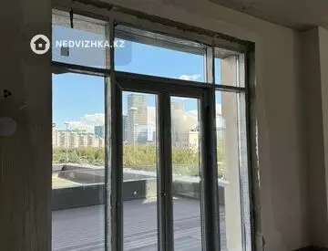 4-комнатная квартира, этаж 3 из 18, 300 м²