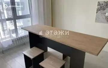 3-комнатная квартира, этаж 4 из 10, 60 м²