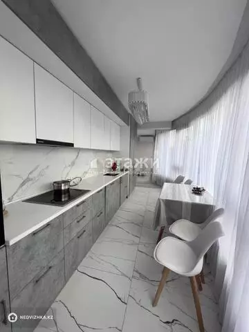 4-комнатная квартира, этаж 3 из 15, 122 м², на длительный срок