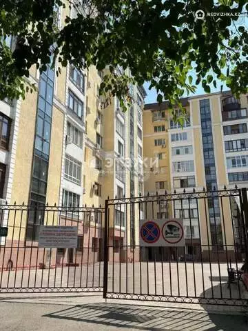 5-комнатная квартира, этаж 8 из 9, 240 м², на длительный срок