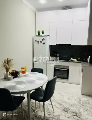 2-комнатная квартира, этаж 8 из 10, 40 м²