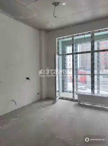 3-комнатная квартира, этаж 2 из 12, 103 м²