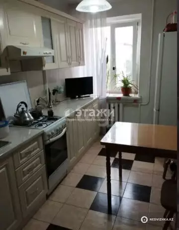 3-комнатная квартира, этаж 4 из 6, 70 м²