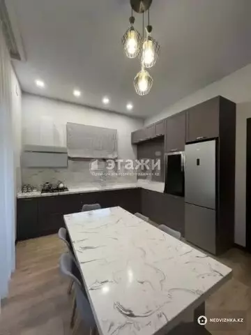 5-комнатный дом, 6.8 соток, 236 м²