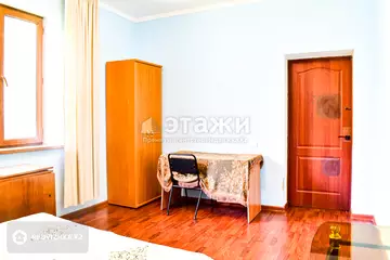 7-комнатный дом, 10 соток, 330 м², на длительный срок