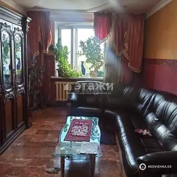 3-комнатная квартира, этаж 4 из 10, 80 м²