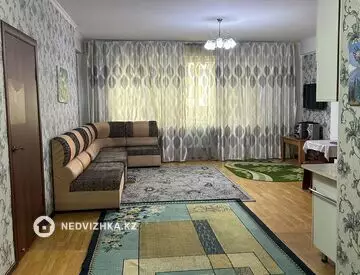 3-комнатная квартира, этаж 4 из 21, 62 м², на длительный срок