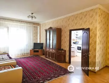 4-комнатная квартира, этаж 4 из 18, 143 м²