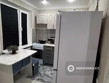 2-комнатная квартира, этаж 3 из 5, 47 м², посуточно