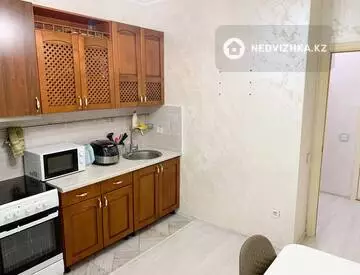 1-комнатная квартира, этаж 23 из 7, 42 м²