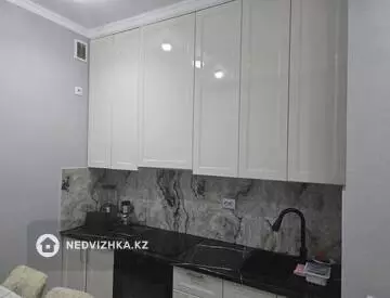 1-комнатная квартира, этаж 2 из 10, 38 м²