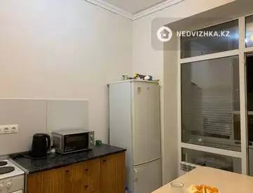 1-комнатная квартира, этаж 3 из 10, 38 м²