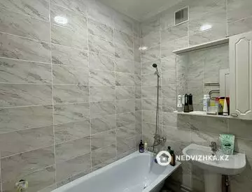 2-комнатная квартира, этаж 3 из 5, 72 м², на длительный срок