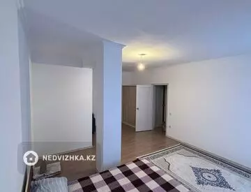 2-комнатная квартира, этаж 3 из 5, 72 м², на длительный срок