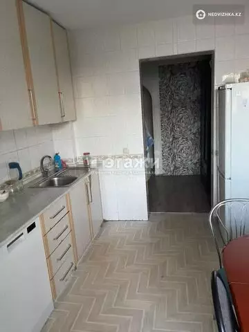 4-комнатная квартира, этаж 4 из 5, 76 м²