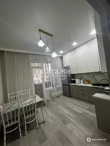 3-комнатная квартира, этаж 2 из 18, 80 м²