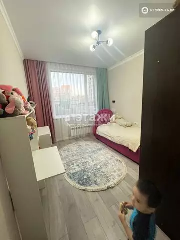3-комнатная квартира, этаж 2 из 18, 80 м²