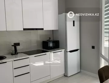 1-комнатная квартира, этаж 3 из 12, 54 м², посуточно