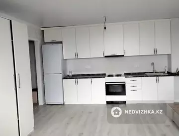 1-комнатная квартира, этаж 10 из 10, 38 м²