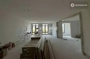 4-комнатная квартира, этаж 4 из 8, 246 м²