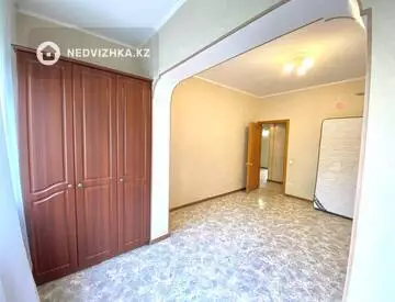 2-комнатная квартира, этаж 3 из 5, 60 м²