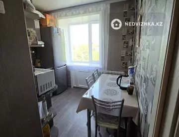 4-комнатная квартира, этаж 3 из 5, 60 м²