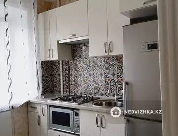 2-комнатная квартира, этаж 3 из 3, 39 м², посуточно