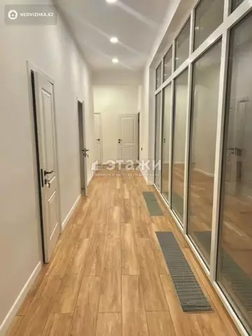 5-комнатный дом, 12 соток, 235 м²
