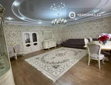 3-комнатная квартира, этаж 4 из 8, 166 м²