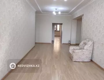 3-комнатная квартира, этаж 4 из 12, 122 м²