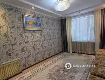 4-комнатная квартира, этаж 4 из 5, 90 м²