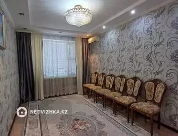 4-комнатная квартира, этаж 4 из 5, 90 м²