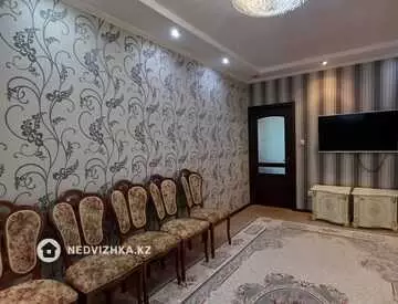 4-комнатная квартира, этаж 4 из 5, 90 м²