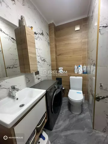 2-комнатная квартира, этаж 8 из 10, 64 м²