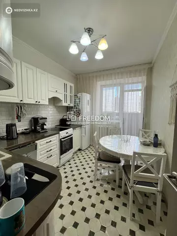 2-комнатная квартира, этаж 8 из 9, 50 м²